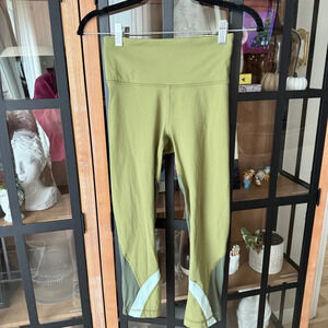 Lululemon Leggings Throwback Inspire High-Rise cropped 21" Delicate Mint Olive